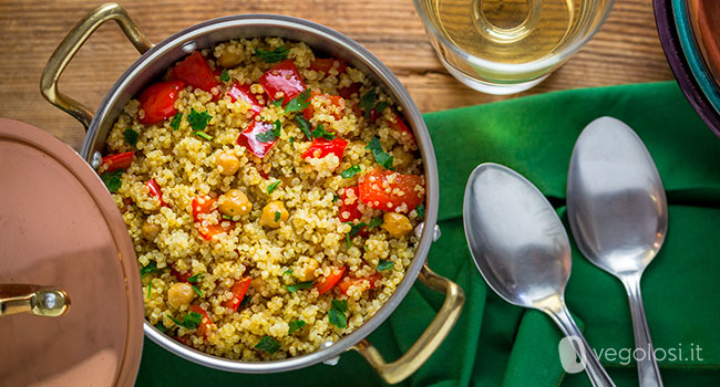 Quinoa con ceci e peperoni al miso