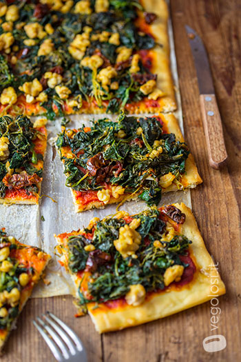 Schiacciata ai friarielli, pomodori secchi e tempeh