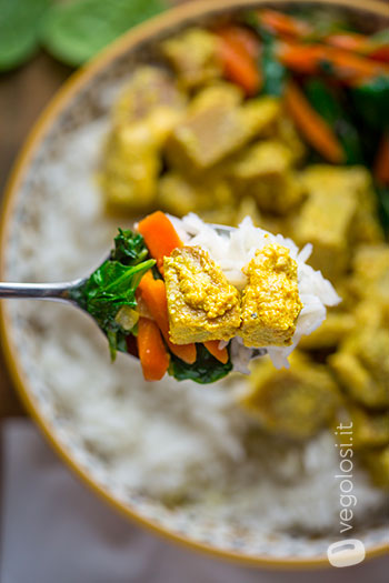 Seitan allo yogurt e spezie in padella