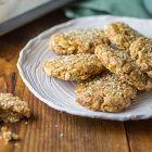 Biscotti all'avena, noci macadamia e arancia