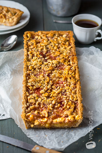 Crostata ai fichi con crumble alle nocciole
