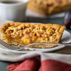 Crostata ai fichi con crumble alle nocciole