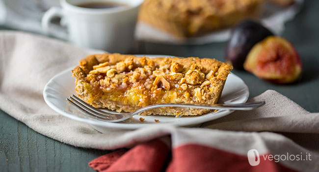 Crostata ai fichi con crumble alle nocciole