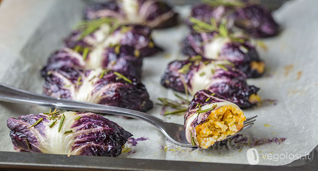 Involtini di radicchio ai fichi, tempeh e rosmarino