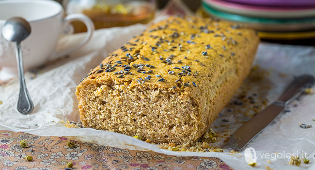 Plumcake vegano alla camomilla e lavanda