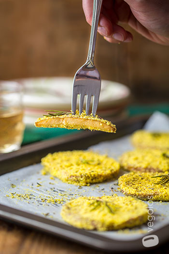 Seitan al forno impanato con farina di mais ed erbe