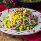 Tagliatelle tricolore con ragù di ceci, porcini e zucca