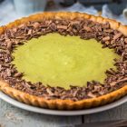 Crostata di frolla allo yogurt con pistacchi e cioccolato