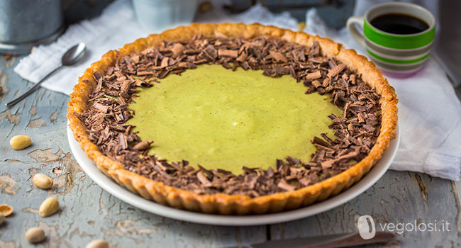 Crostata di frolla allo yogurt con pistacchi e cioccolato