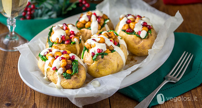 Jacket potatoes ripiene di ceci con salsa allo yogurt