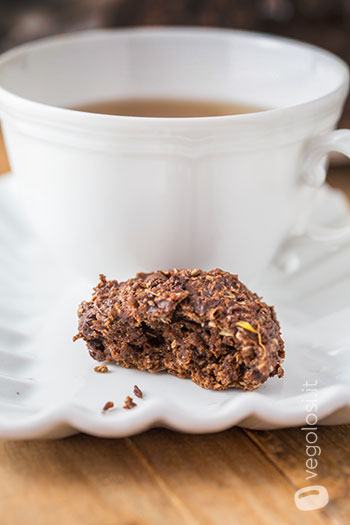 Biscotti al cacao e avocado vegani