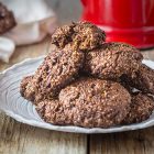 Biscotti al cacao e avocado vegani