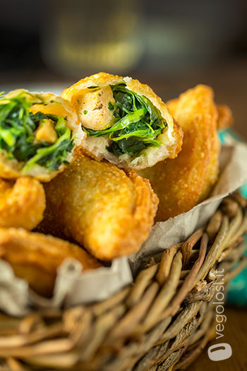 Panzerotti fritti ai friarielli e tofu