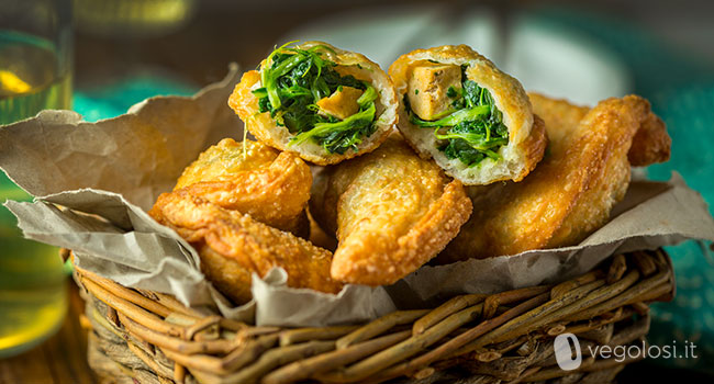 Panzerotti fritti ai friarielli e tofu