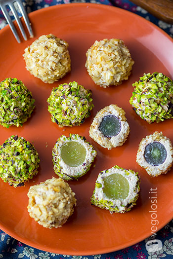 Tartufini salati di uva e tofu ai pistacchi e noci