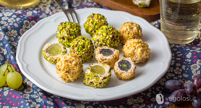 Tartufini salati di uva e tofu ai pistacchi e noci