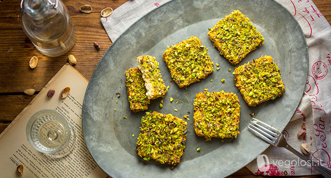 Tempeh in crosta di senape e pistacchi