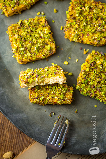 Tempeh in crosta di senape e pistacchi
