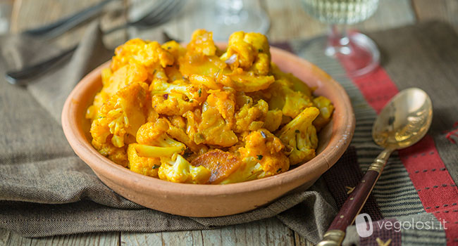 Aloo Gobi Stufato Di Cavolfiori E Patate Indiano Vegolosi It