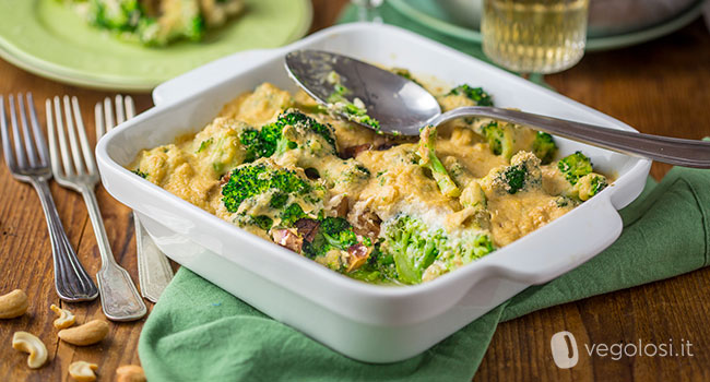 Broccoli gratinati vegan con besciamella agli anacardi