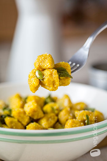 Gnocchi di zucca e grano saraceno alla salvia