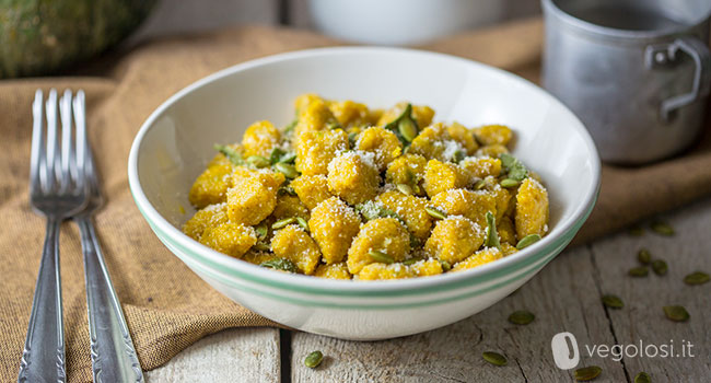 Gnocchi di zucca e grano saraceno alla salvia