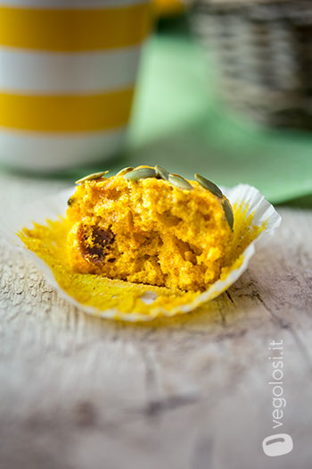 Muffin vegan alla zucca, frutti rossi e fichi secchi