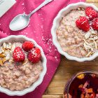 Porridge vegan ai lamponi e cocco