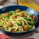 Spaghettoni con broccoli e polpettine vegane