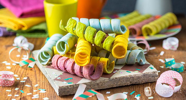 Stelle filanti colorate di pasta frolla - Dolci vegani per