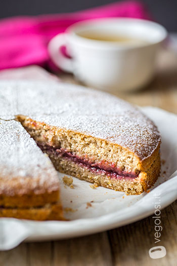 Torta di grano saraceno vegan senza glutine ai lamponi