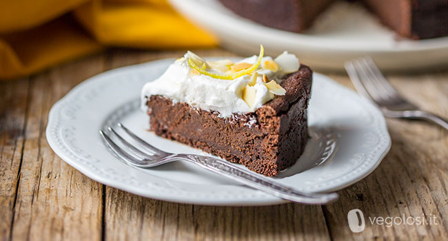 Torta morbida vegan al cioccolato e limone