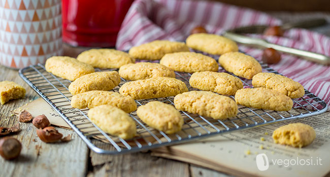 Biscotti con farina di lupini e nocciole vegani