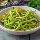 Pasta con pesto di tarassaco vegan