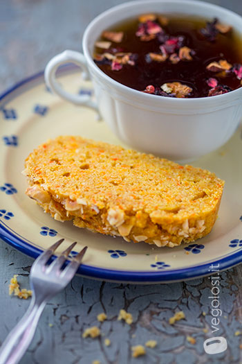 Plumcake alle carote e nocciole vegan