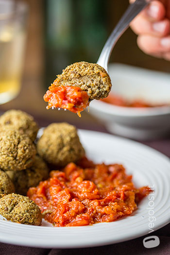 Polpette di lenticchie con chutney ai pomodorini