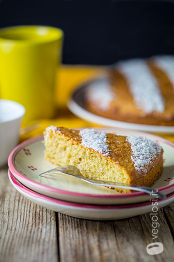 Torta vegan al mango e cocco