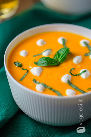 Vellutata di carote e pomodori arrosto