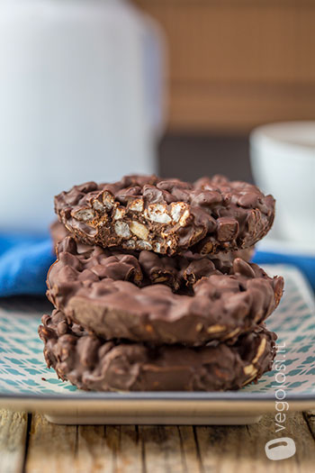 Ciambelline di cioccolato fondente al riso soffiato