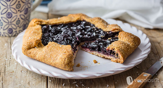 Galette vegan alle cilieglie e scaglie di cioccolato bianco