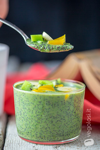 Budino di semi di chia crudista ai kiwi