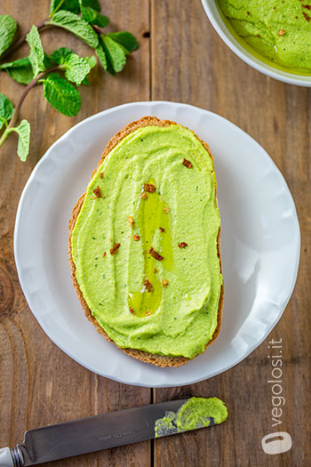 Hummus di fave al peperoncino e menta