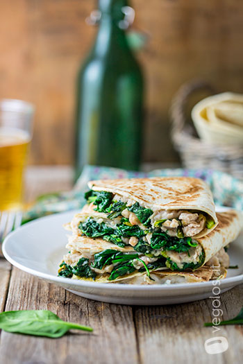 Piadina con fagioli tondini, cicoria e spinacini