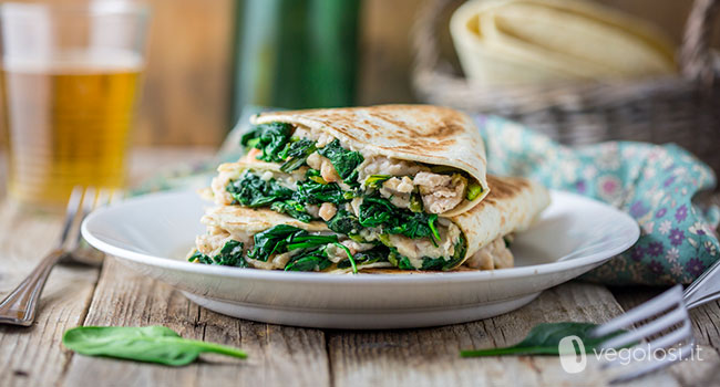 Piadina con fagioli tondini, cicoria e spinacini