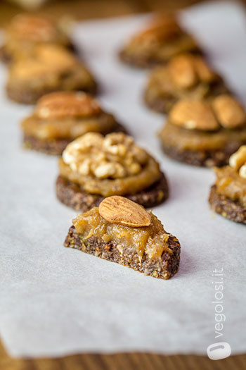 Biscottini crudisti alla frutta secca