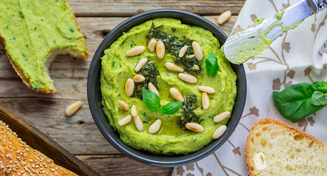 Hummus al pesto e pinoli