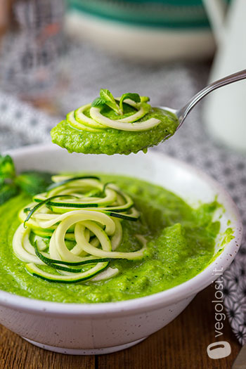 Vellutata crudista di zucchine e avocado