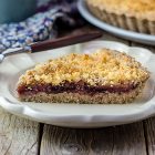 Crostata di grano saraceno alle pere e confettura di more