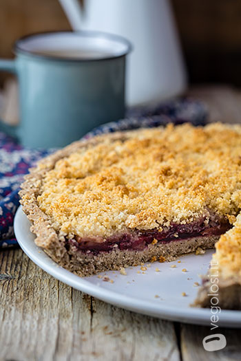 Crostata di grano saraceno alle pere e confettura di more