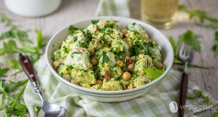 Insalata di patate con dressing allo yogurt e rucola